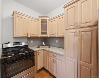 9 Cottage Avenue - Photo Thumbnail 6