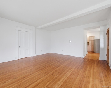9 Cottage Avenue - Photo Thumbnail 4