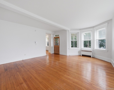 9 Cottage Avenue - Photo Thumbnail 3