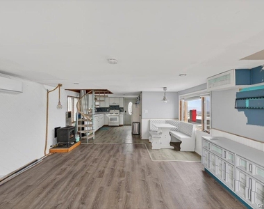 149 C Riverside Drive - Photo Thumbnail 3