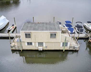 149 C Riverside Drive - Photo Thumbnail 9
