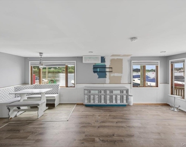 149 C Riverside Drive - Photo Thumbnail 4