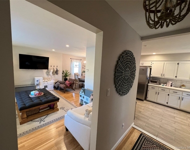 31 Roosevelt Place - Photo Thumbnail 1