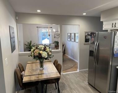 31 Roosevelt Place - Photo Thumbnail 3