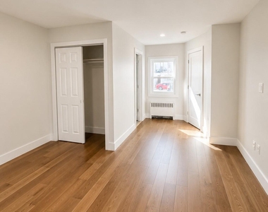 121 W Chester Street - Photo Thumbnail 4