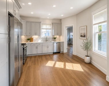121 W Chester Street - Photo Thumbnail 2