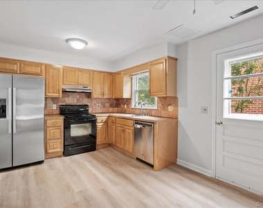 284 Park Avenue - Photo Thumbnail 13