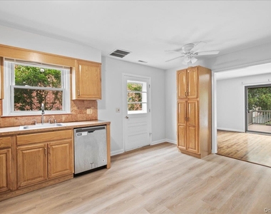 284 Park Avenue - Photo Thumbnail 14