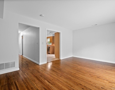 284 Park Avenue - Photo Thumbnail 9