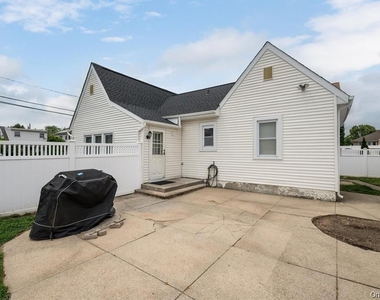 23 Rosebud Avenue - Photo Thumbnail 17