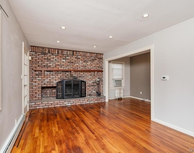 23 Rosebud Avenue - Photo Thumbnail 5