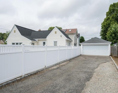 23 Rosebud Avenue - Photo Thumbnail 15