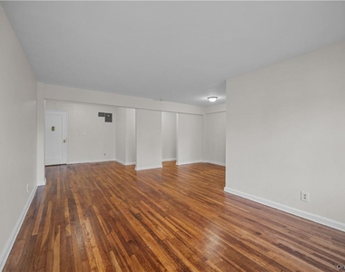 33 William Street - Photo Thumbnail 4