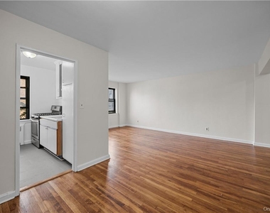 33 William Street - Photo Thumbnail 5