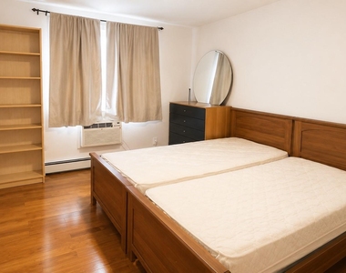 14477 Roosevelt Avenue - Photo Thumbnail 4
