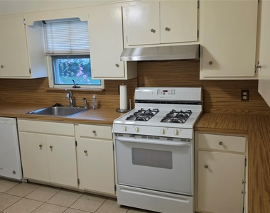 27 Haines Boulevard - Photo Thumbnail 5