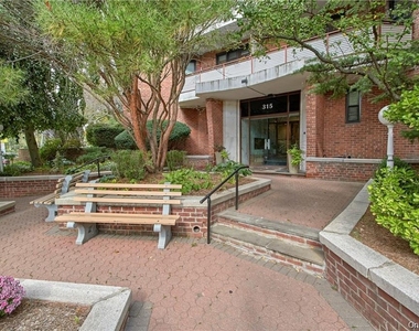 315 King Street - Photo Thumbnail 2