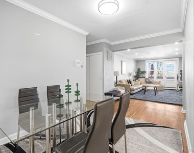 315 King Street - Photo Thumbnail 7