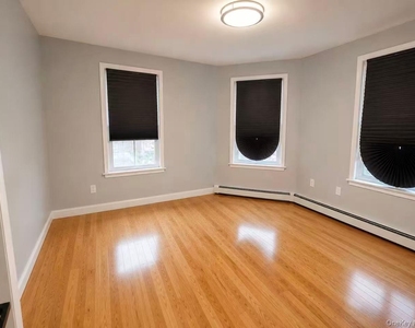 8753 95th Street - Photo Thumbnail 5