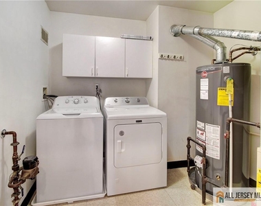 1704 Cypress Lane - Photo Thumbnail 17