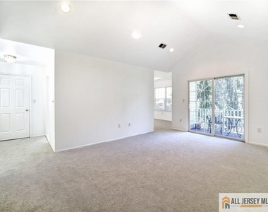 1704 Cypress Lane - Photo Thumbnail 16