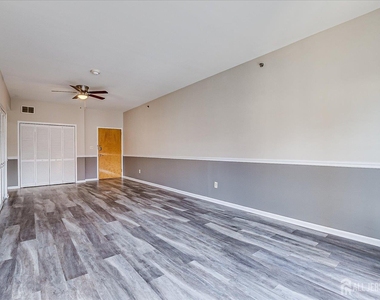 160 Durham Avenue - Photo Thumbnail 6