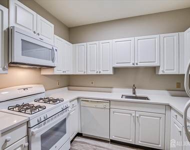 160 Durham Avenue - Photo Thumbnail 9