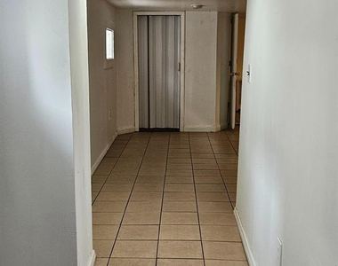 624 Carlock Avenue - Photo Thumbnail 15