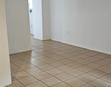 624 Carlock Avenue - Photo Thumbnail 13