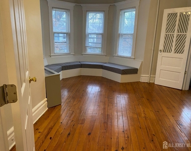 237 Montgomery Street - Photo Thumbnail 6