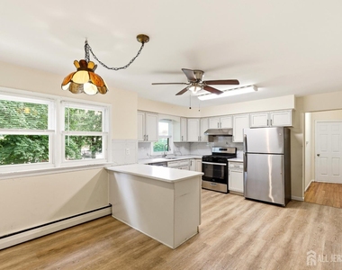320 Suttons Lane - Photo Thumbnail 5