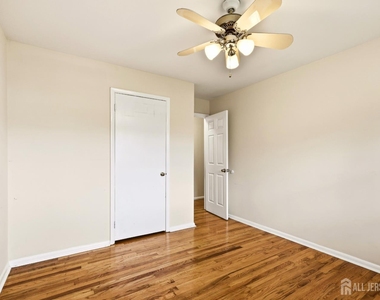 320 Suttons Lane - Photo Thumbnail 11