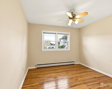 320 Suttons Lane - Photo Thumbnail 12