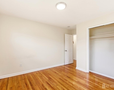 320 Suttons Lane - Photo Thumbnail 13