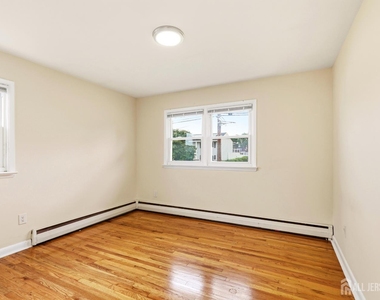 320 Suttons Lane - Photo Thumbnail 14