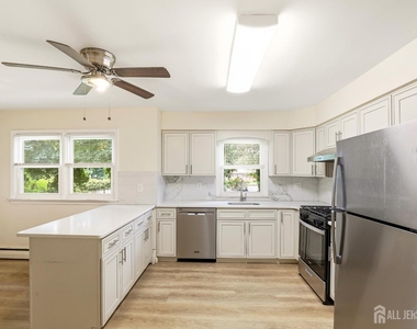 320 Suttons Lane - Photo Thumbnail 4