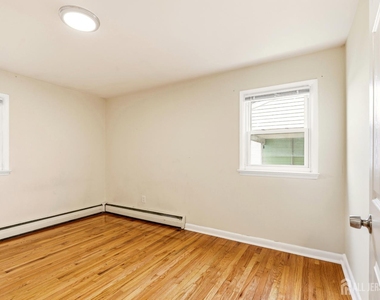 320 Suttons Lane - Photo Thumbnail 15