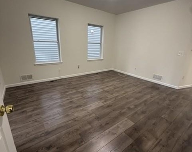 102 Broad Street - Photo Thumbnail 8