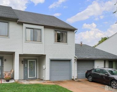 117 Lexington Circle - Photo Thumbnail 1