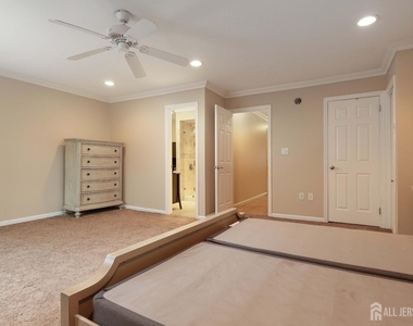 117 Lexington Circle - Photo Thumbnail 23