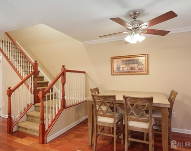 117 Lexington Circle - Photo Thumbnail 13
