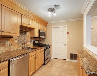 117 Lexington Circle - Photo Thumbnail 8
