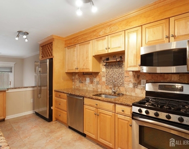 117 Lexington Circle - Photo Thumbnail 10