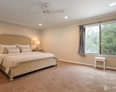 117 Lexington Circle - Photo Thumbnail 18