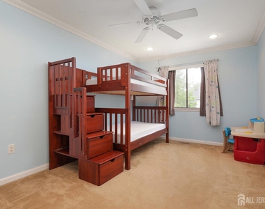 117 Lexington Circle - Photo Thumbnail 17
