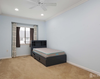 117 Lexington Circle - Photo Thumbnail 16