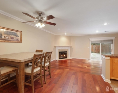 117 Lexington Circle - Photo Thumbnail 7