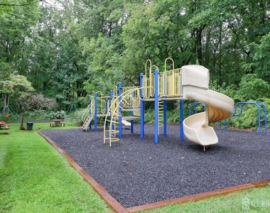 117 Lexington Circle - Photo Thumbnail 28