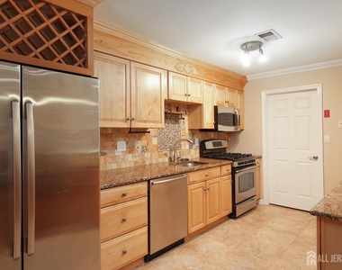 117 Lexington Circle - Photo Thumbnail 11