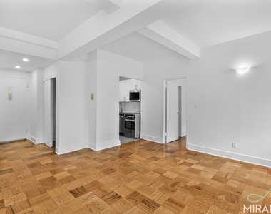 132 E 45th Street - Photo Thumbnail 1